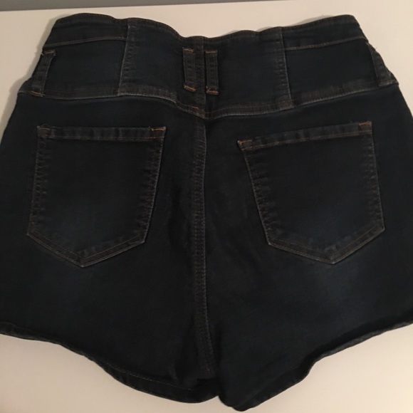 High waisted Jean shorts - Picture 2 of 2